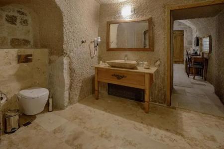 Hera Cave Suites - 110