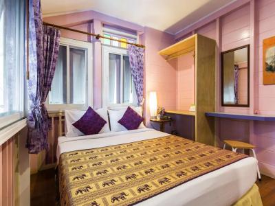 Samsen Sam Place - 26