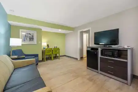 Best Western Plus Holiday Sands Inn & Suites - 99