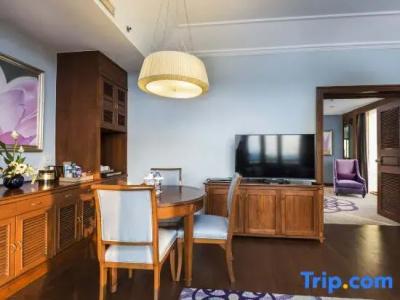 Chatrium Royal Lake Yangon - 300