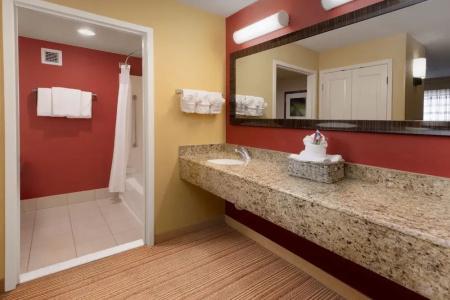 Courtyard by Marriott Dallas in Legacy Park - 51