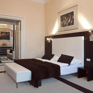Old Town Square Residence by Emblem - 28
