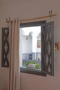 Riad Amya - 23