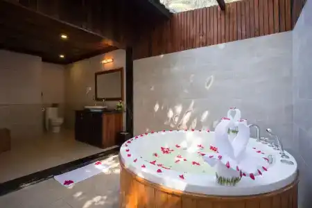 Diamond Bay Resort & Spa - 25
