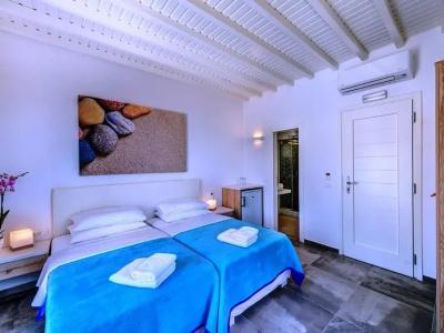 Makis Place - 33