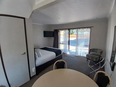 Palm City Motor Inn - 75