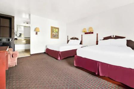 Capitol Inn and Suites - 18