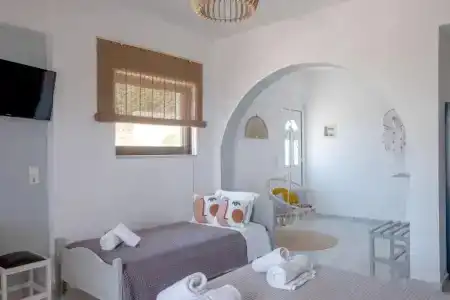 Pefkides Aegina Boutique - 25