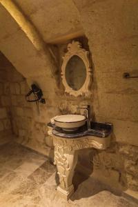 Solo Cave Suites - 214