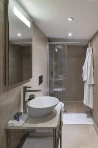 Upsuites - 24