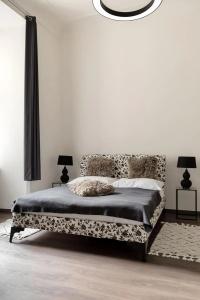 Old Town Square Residence by Emblem - 22