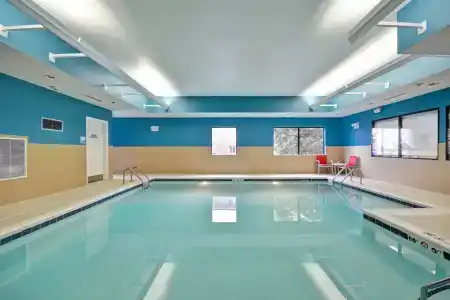 Holiday Inn Express -, An Ihg - 24