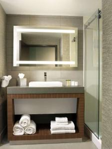 The Broadway - a DoubleTree by Hilton - 38
