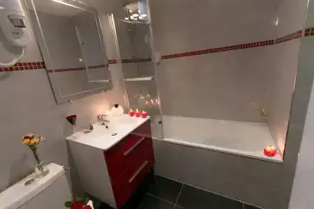 Idéal Hôtel Design - 8