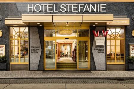 Stefanie - 44