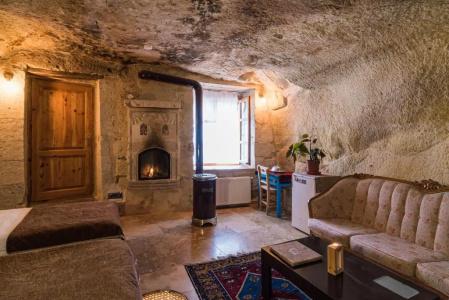 Atilla's Cave - 215