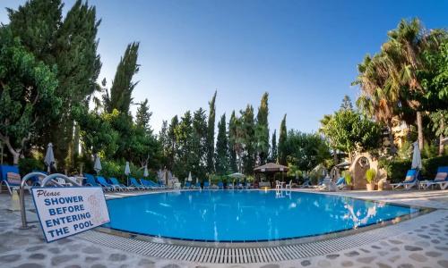 Apollonia Holiday - 77