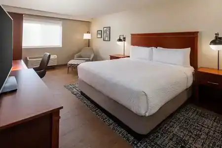 Four Points by Sheraton & Conference Center - 40