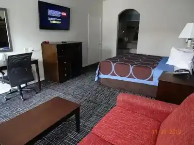 Super 8 by Wyndham Houston/Brookhollow NW - 17