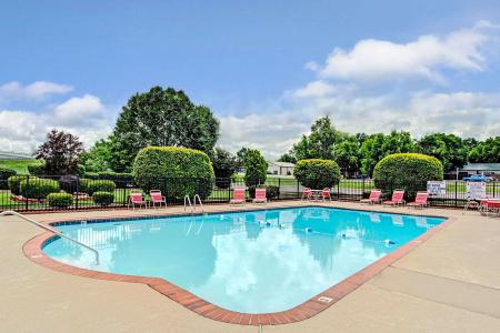 Ramada by Wyndham - 10