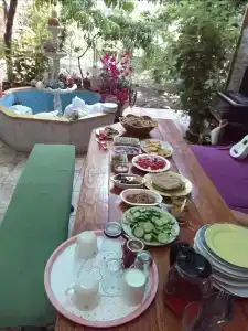 Lotus Garden Hostel Izmir - 8