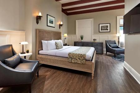 Glorietta Bay Inn - 1