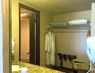 Executive Inn by the Space Needle - 33