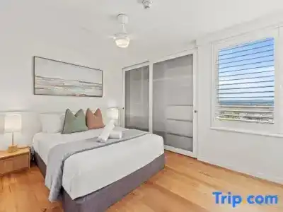 Burleigh Beach Tower - 175