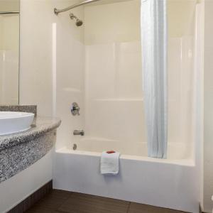 SureStay Plus by Best Western East - 47