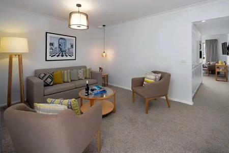 Rydges - 63