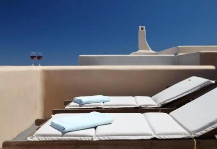 Voreina Gallery Suites - 11