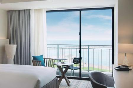 Hilton Okinawa Chatan Resort - 11