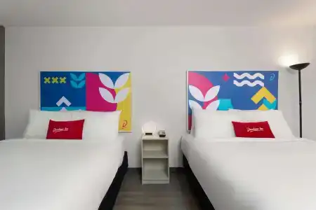 Days Inn by Wyndham Orlando Near Millenia Mall - 3