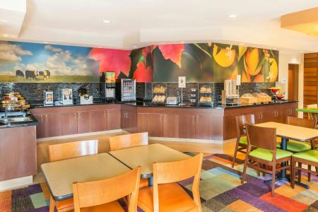 Fairfield Inn & Suites - 13