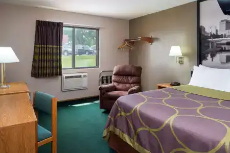 Super 8 by Wyndham NE - 5