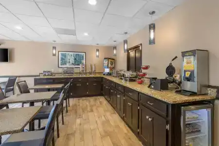 Best Western West - 25
