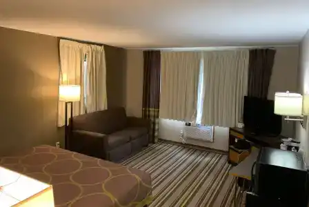 Super 8 by Wyndham - 4