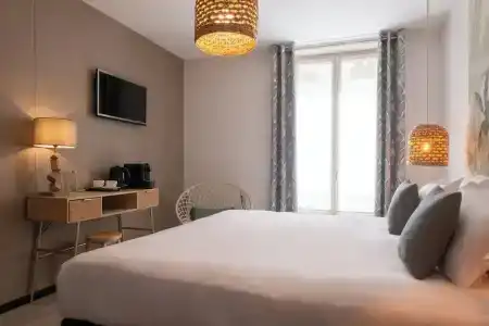 Helussi Hôtel - 71