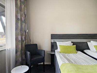 Tylebackl; Sure Collection by Best Western - 75