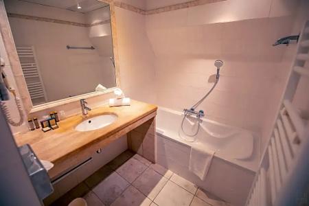 Best Western Plus Le Donjon - Cœur de La Cité Médiévale - 112