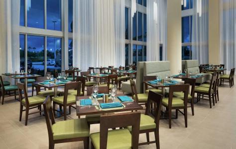 DoubleTree by Hilton Miami Doral - 16