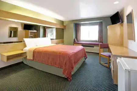 Microtel Inn & Suites by Wyndham West - 5