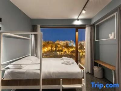 Zeus is Loose Hostel - 105