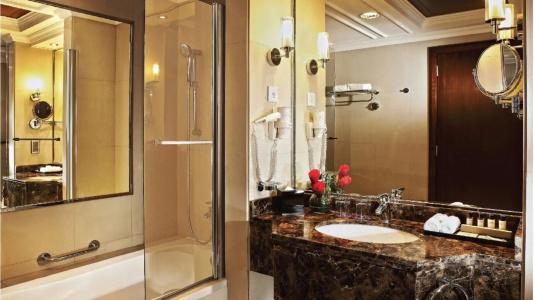 Premier Inn Dubai International Airport - 9