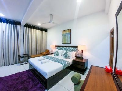 Romance Hills - 28