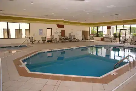 Holiday Inn Express & Suites, An Ihg - 13