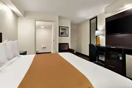 Quality Inn - 23