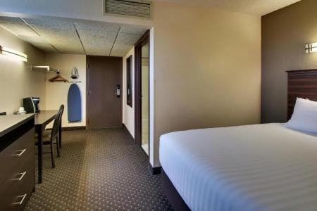 EverSpring Inn & Suites - 31
