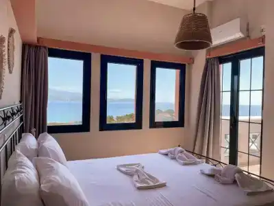 Nisea Samos - 18
