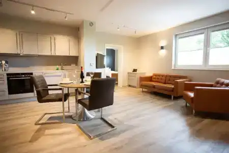 Circle Inn - 112